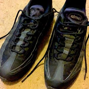 Nike air max size 9.5 black